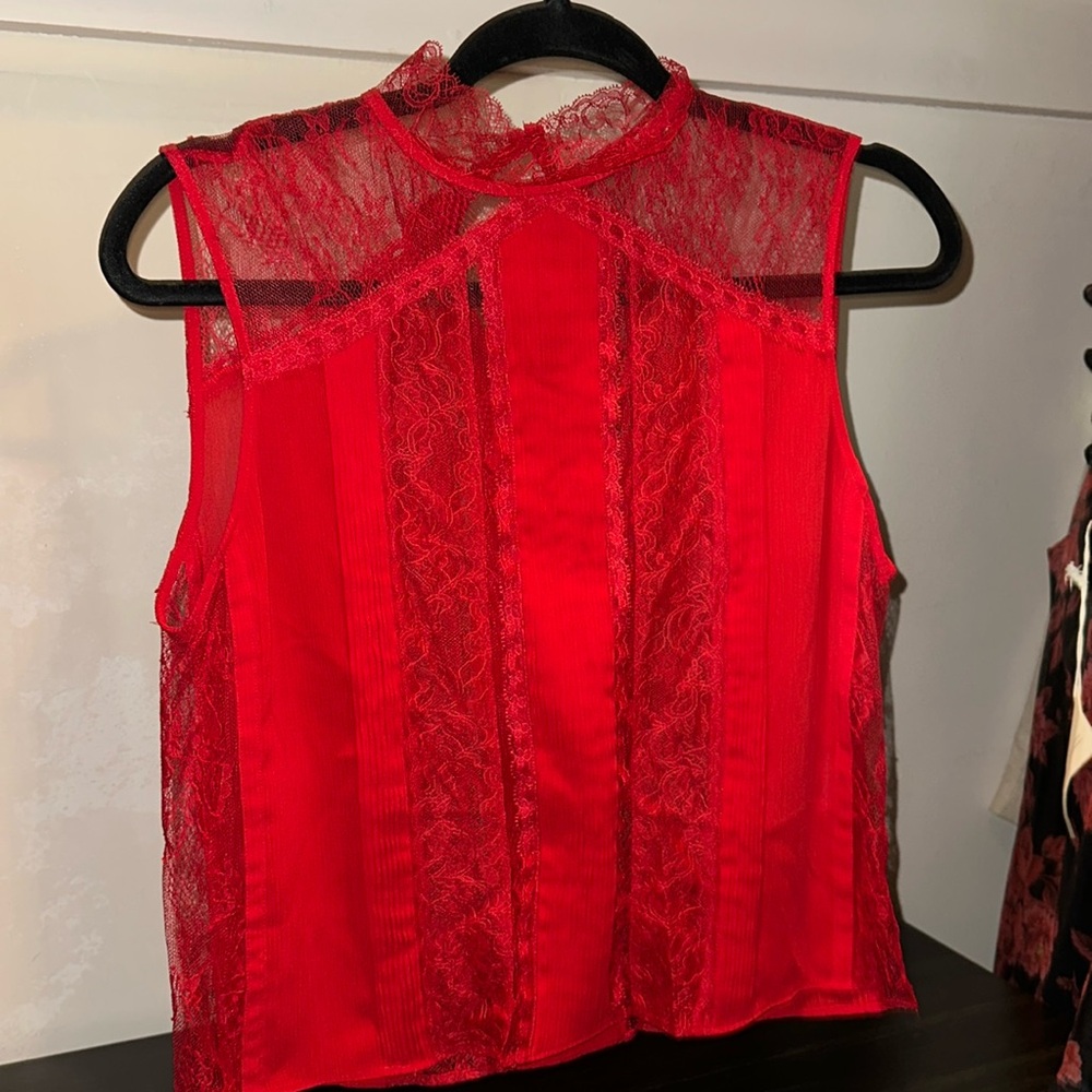 Alice + Olivia Janette Mock Neck Sleeveless red lace top size 4